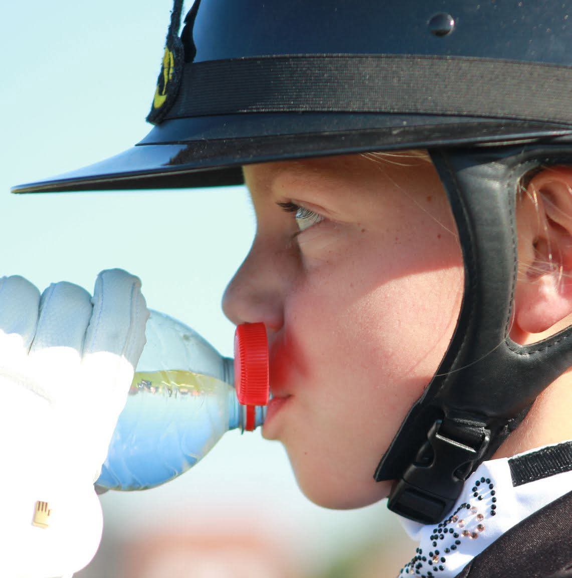 Jonge ruiter op pony